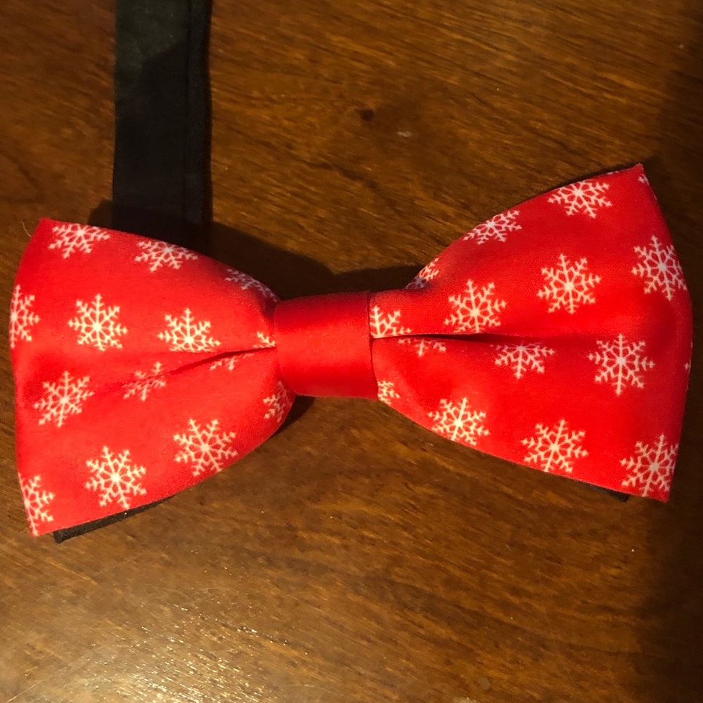 Red Snowflake Dog Bowtie